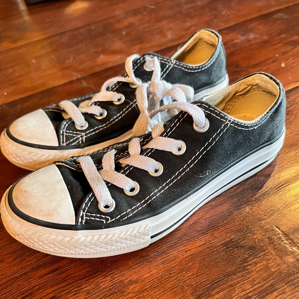 Kids converse